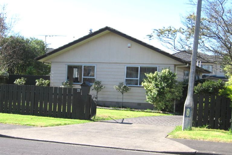 Photo of property in 21 Glenhaven Place, Te Atatu Peninsula, Auckland, 0610