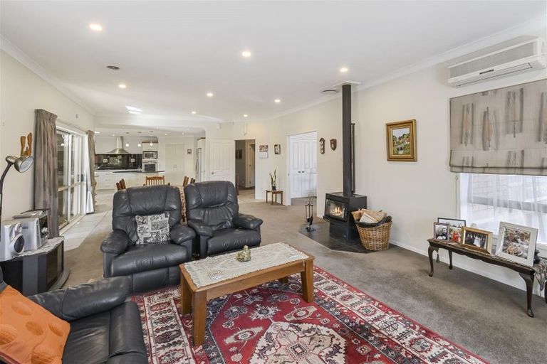 Photo of property in 22 Glencairn Place, Buckland, Pukekohe, 2677