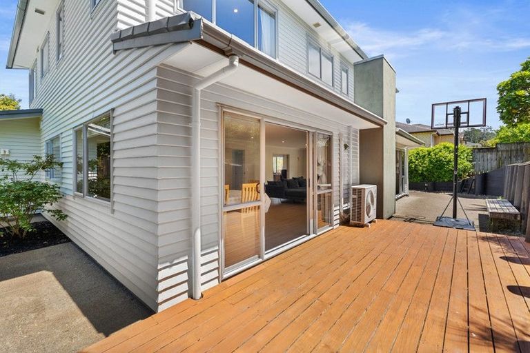 Photo of property in 31 Harrowglen Drive, Northcross, Auckland, 0632