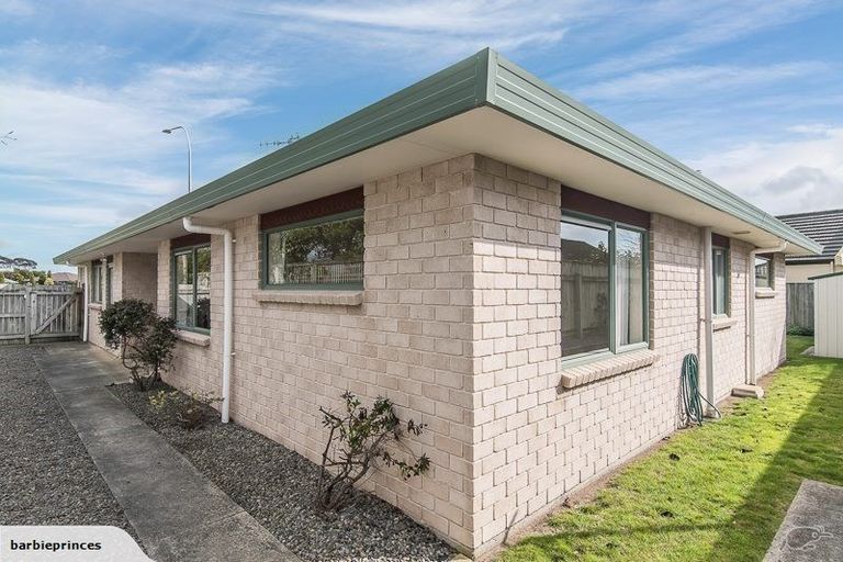 Photo of property in 135 Guildford Drive, Paraparaumu Beach, Paraparaumu, 5032