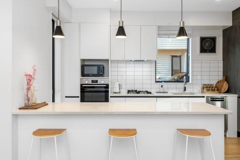 Photo of property in 4b Halberg Street, Glenfield, Auckland, 0629