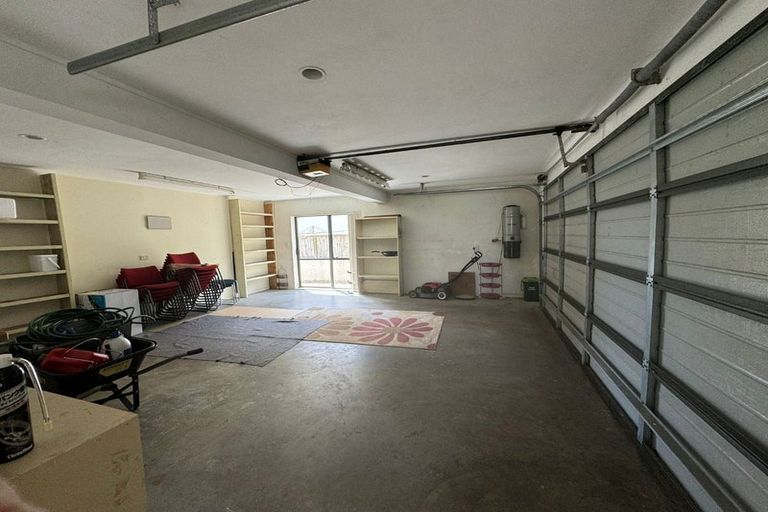 Photo of property in 1 Capistrano Mews, Goodwood Heights, Auckland, 2105