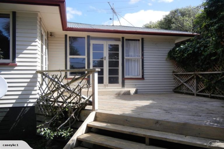 Photo of property in 15 Tawa Street, Tawa, Wellington, 5028