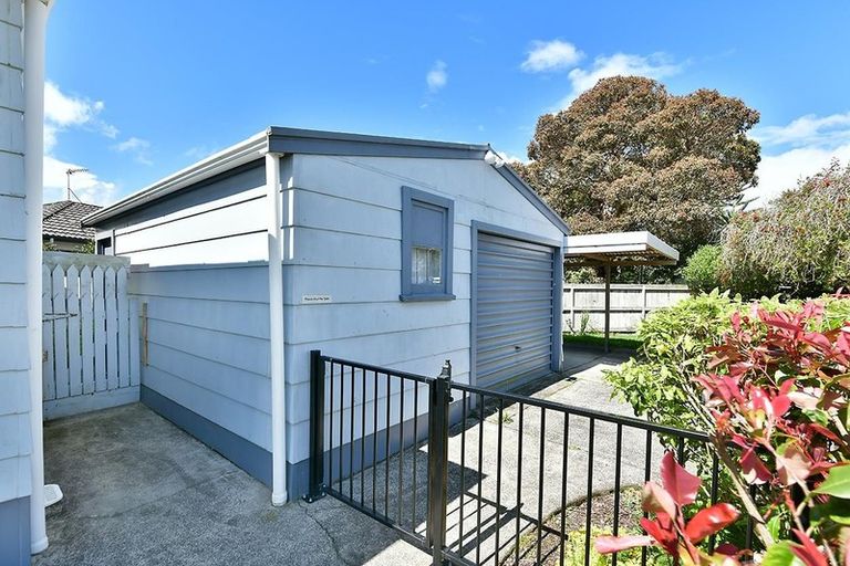 Photo of property in 1 Edgewater Grove, Orewa, 0931