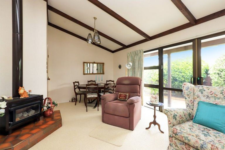 Photo of property in 2/30 Roskilda Crescent, Taradale, Napier, 4112