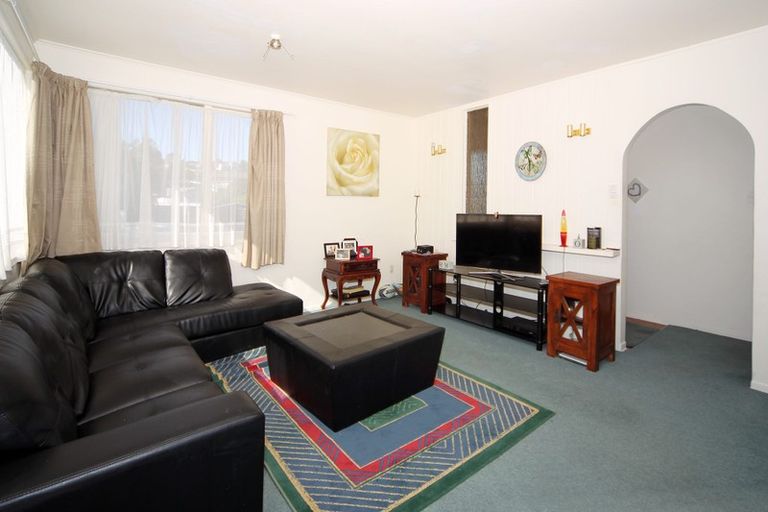 Photo of property in 22 Sequoia Place, Sunnynook, Auckland, 0620