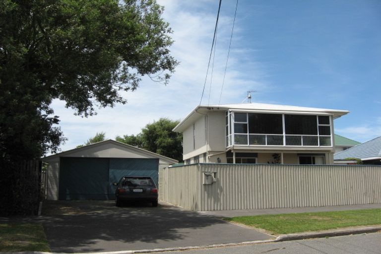 Photo of property in 2 Emlyn Place, Avondale, Christchurch, 8061