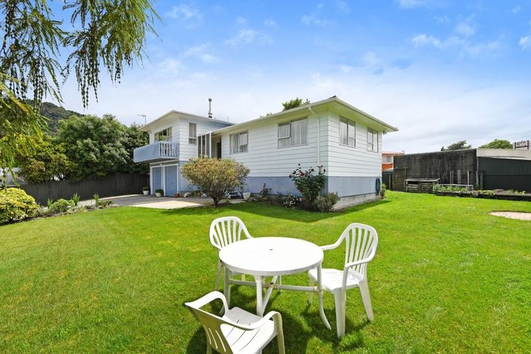 Photo of property in 19 Haylock Grove, Totara Park, Upper Hutt, 5018