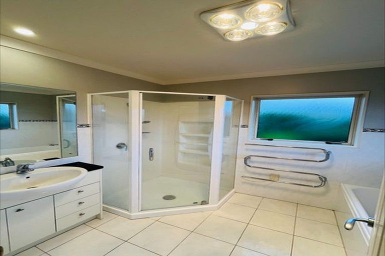 Photo of property in 10 Michael Bosher Way, Flat Bush, Auckland, 2019