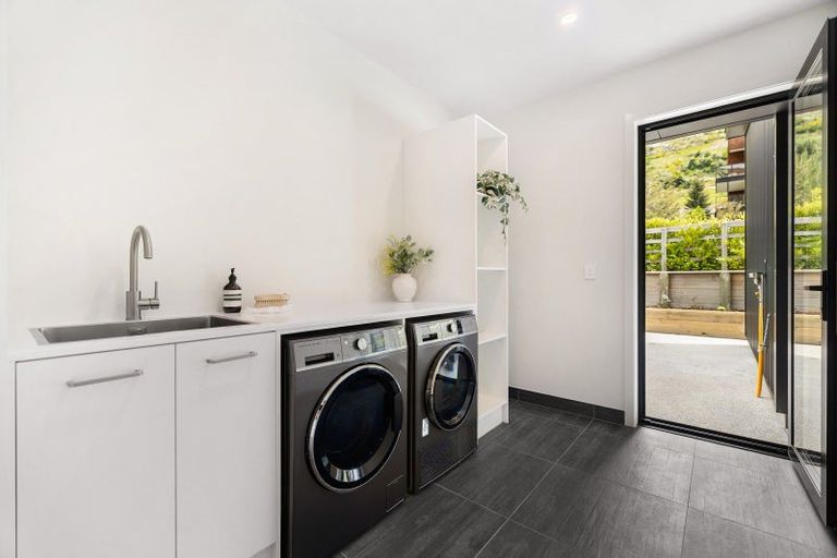 Photo of property in 6 Powder Terrace, Arthurs Point, Queenstown, 9371