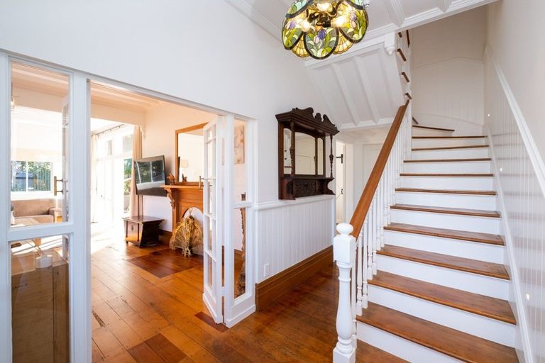 Photo of property in 14 Cameron Road, Bluff Hill, Napier, 4110