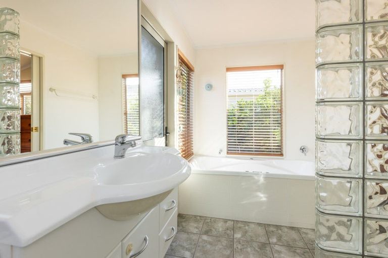 Photo of property in 79 Upham Crescent, Taradale, Napier, 4112