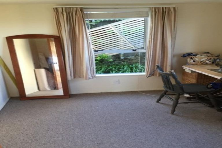 Photo of property in 18a Cheltenham Terrace, Newlands, Wellington, 6037