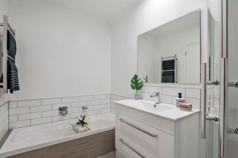 Photo of property in 10/19 Ruakiwi Road, Hamilton Lake, Hamilton, 3204