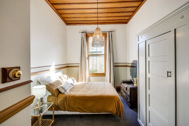 Photo of property in 2 Cobden Crescent, Bluff Hill, Napier, 4110