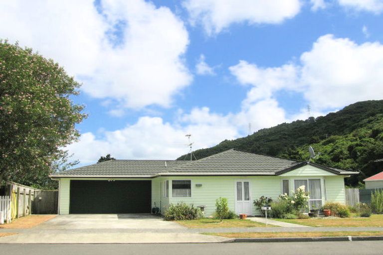 Photo of property in 16 Tulsa Grove, Totara Park, Upper Hutt, 5018