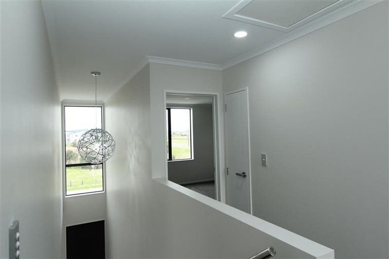 Photo of property in 9 Karokaro Road, Takanini, 2112