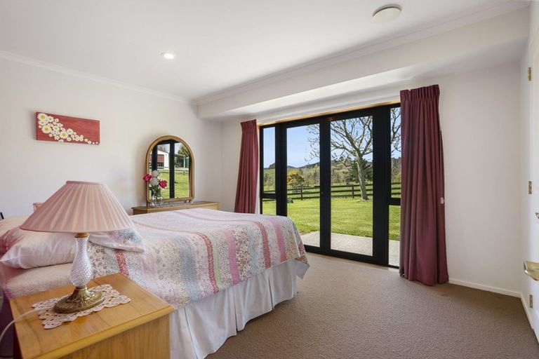 Photo of property in 903 Old North Road, Waimauku, 0882