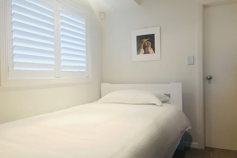 Photo of property in 23a Bournemouth Terrace, Murrays Bay, Auckland, 0630