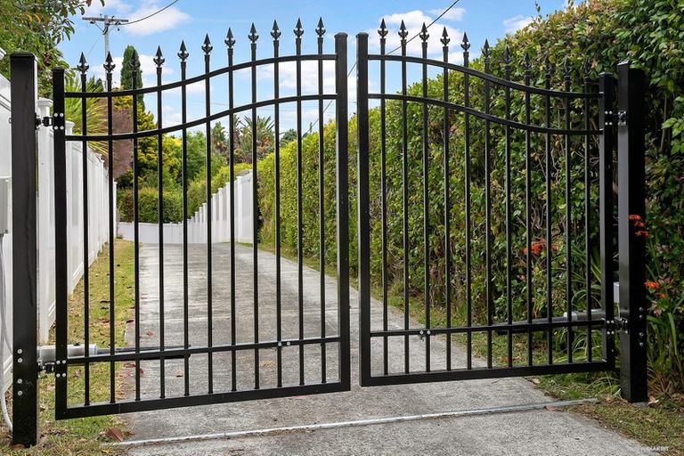 Photo of property in 10a Tirimoana Road, Te Atatu South, Auckland, 0602