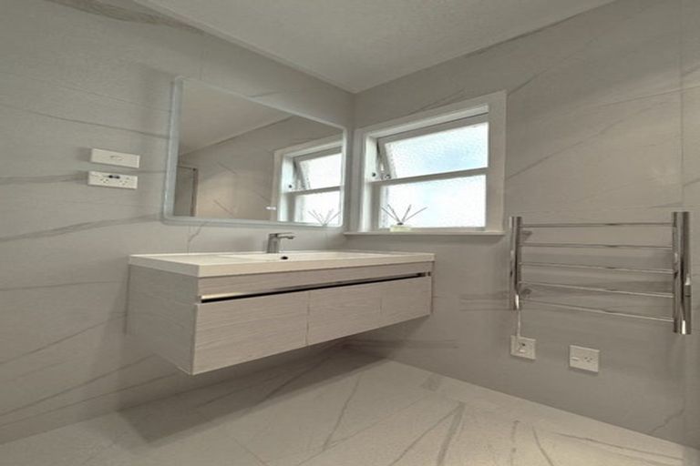 Photo of property in 23 Megan Avenue, Pakuranga Heights, Auckland, 2010