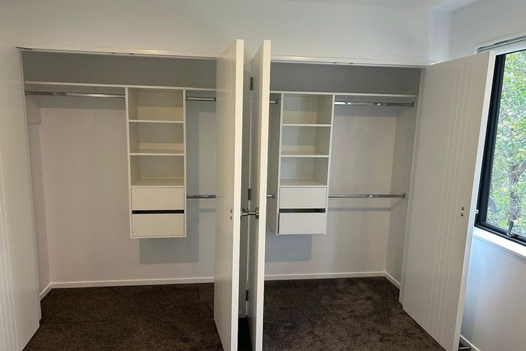 Photo of property in 11/19 Roberts Road, Glenfield, Auckland, 0629