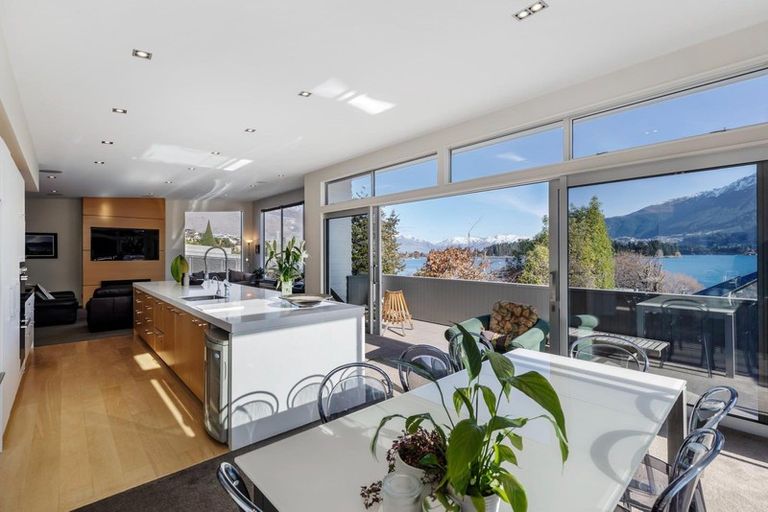 Photo of property in 37a Bay View Road, Kelvin Heights, Queenstown, 9300