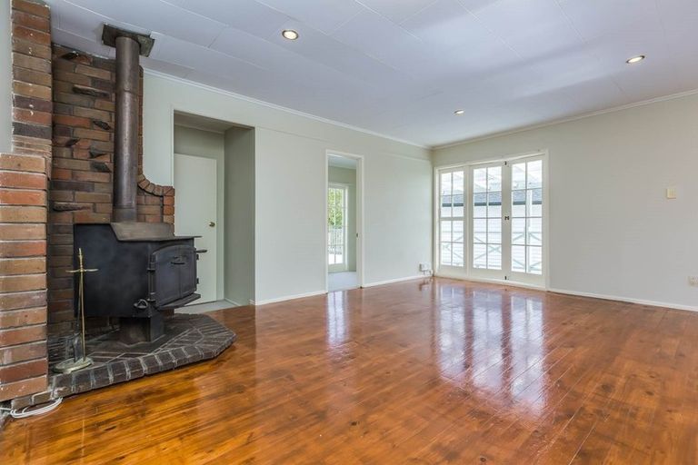 Photo of property in 4 Trinidad Road, Sunnynook, Auckland, 0620