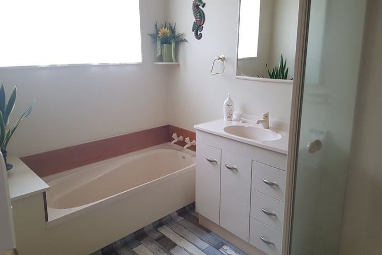 Photo of property in 27 Villa Grove, Paraparaumu, 5032