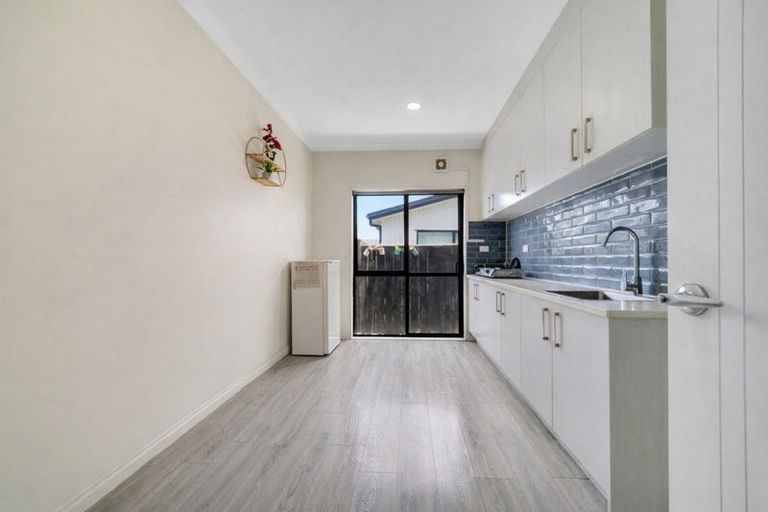 Photo of property in 6 Kakabeak Way, Takanini, 2110