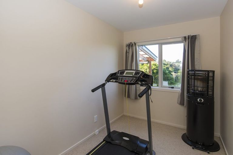 Photo of property in 64a Salford Street, Newlands, Wellington, 6037