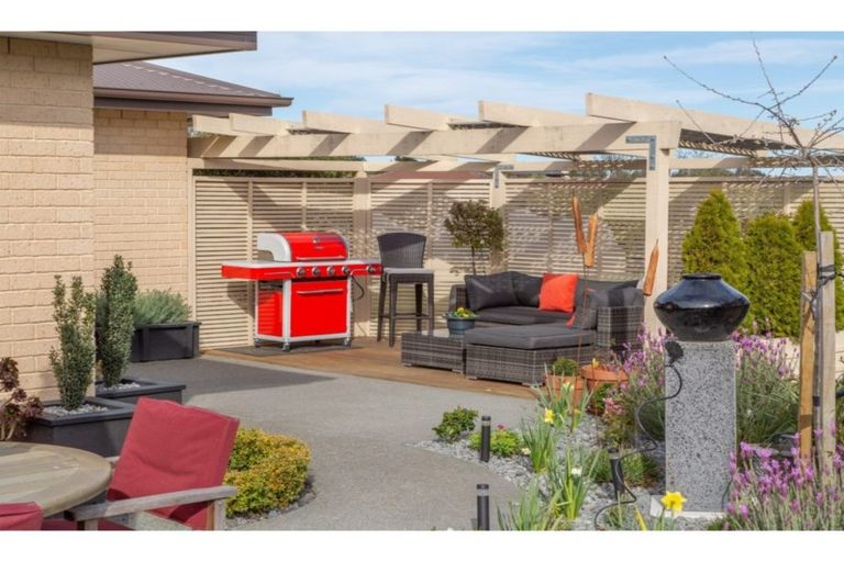 Photo of property in 6 Pemberton Drive, Amberley, 7410