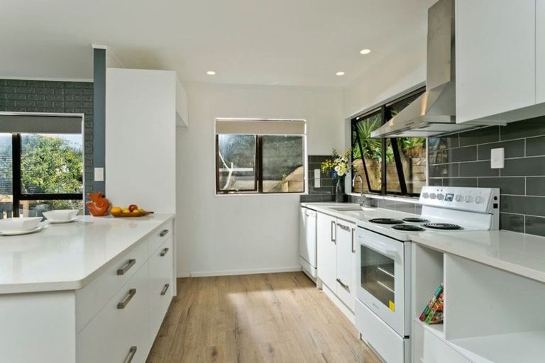 Photo of property in 2/59a Target Road, Totara Vale, Auckland, 0629