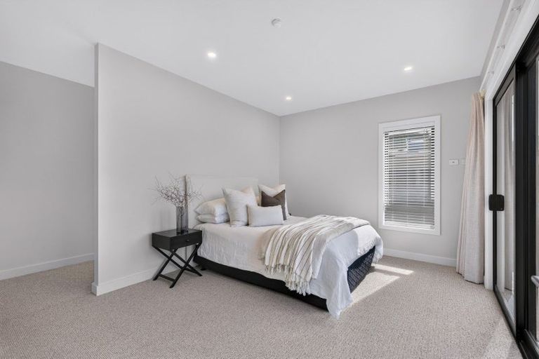 Photo of property in 21 Annie Aranui Drive, Poraiti, 4182