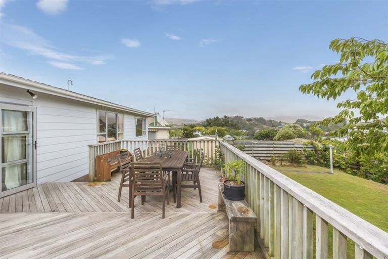 Photo of property in 128 Kahu Road, Paremata, Porirua, 5024