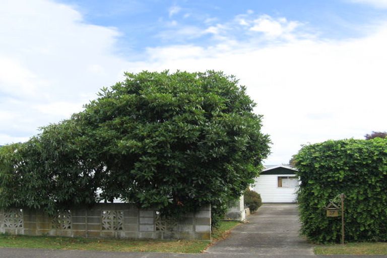 Photo of property in 27 Whirinaki Crescent, Heretaunga, Upper Hutt, 5018