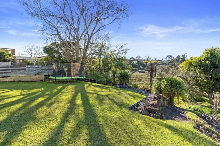 Photo of property in 100 Tiroroa Avenue, Te Atatu South, Auckland, 0610