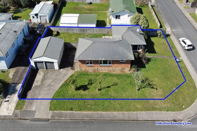 Photo of property in 2 Belgrave Place, Papakura, 2110