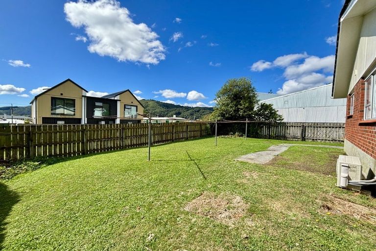 Photo of property in 3/12 Fraser Street, Wainuiomata, Lower Hutt, 5014