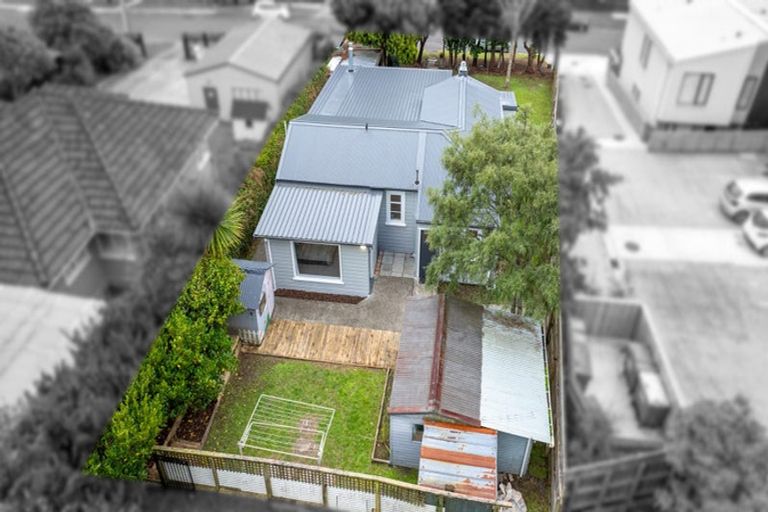 Photo of property in 75 Raukawa Street, Stokes Valley, Lower Hutt, 5019