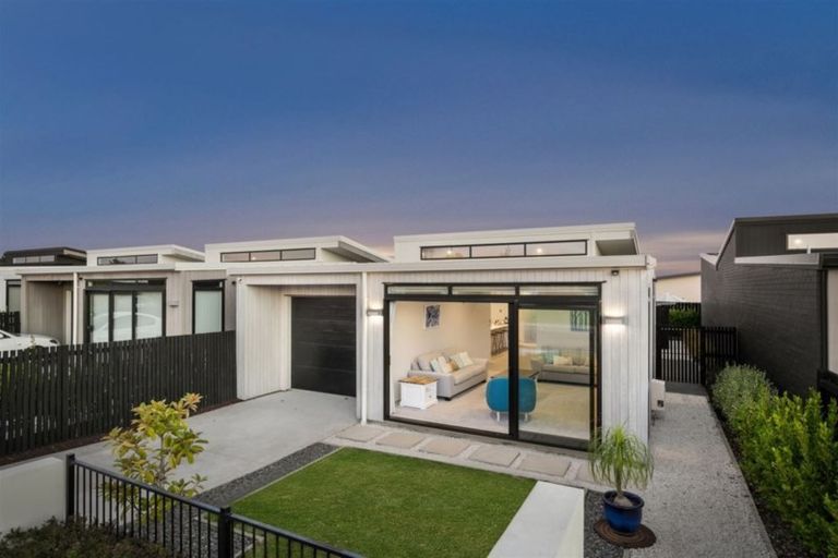 Photo of property in 6 Leadership Crescent, Papakura, 2110