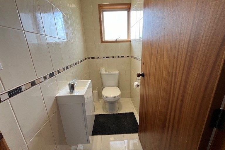 Photo of property in 24 Hurstbourn Priors, Goodwood Heights, Auckland, 2105