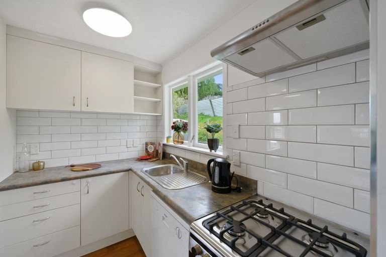 Photo of property in 39 Vista Crescent, Maoribank, Upper Hutt, 5018