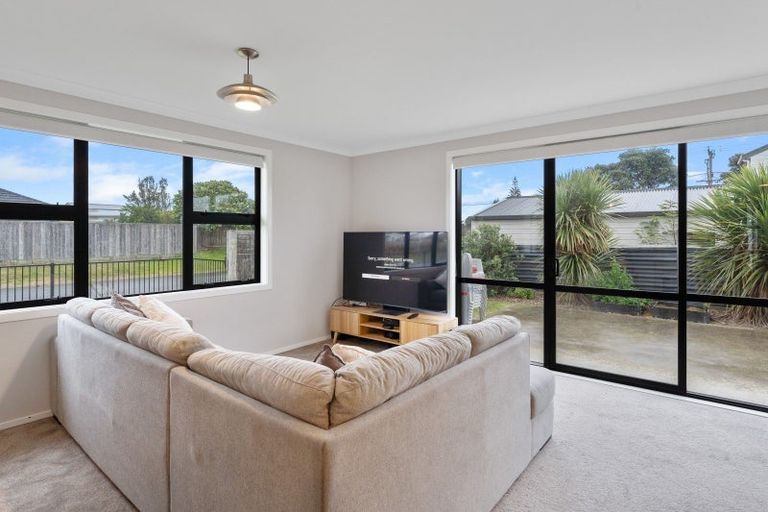Photo of property in 1 Seagrass Place, Otaki Beach, Otaki, 5512