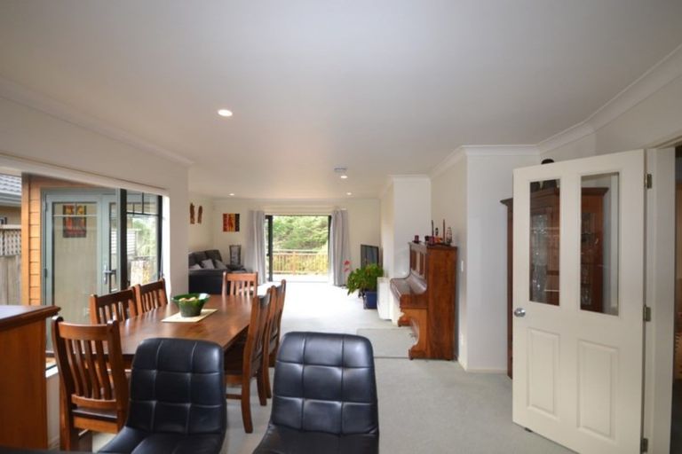 Photo of property in 6a Marjory Close, Broadmeadows, Wellington, 6035