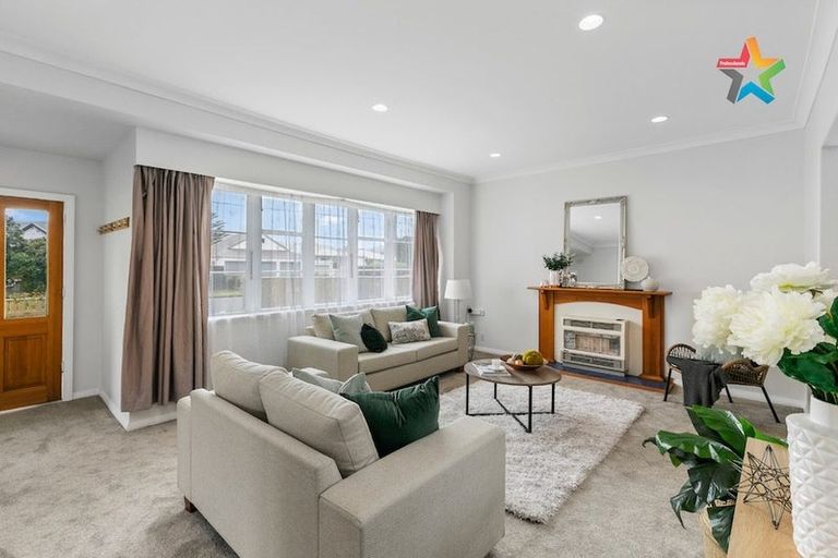 Photo of property in 15 Godley Street, Waterloo, Lower Hutt, 5011