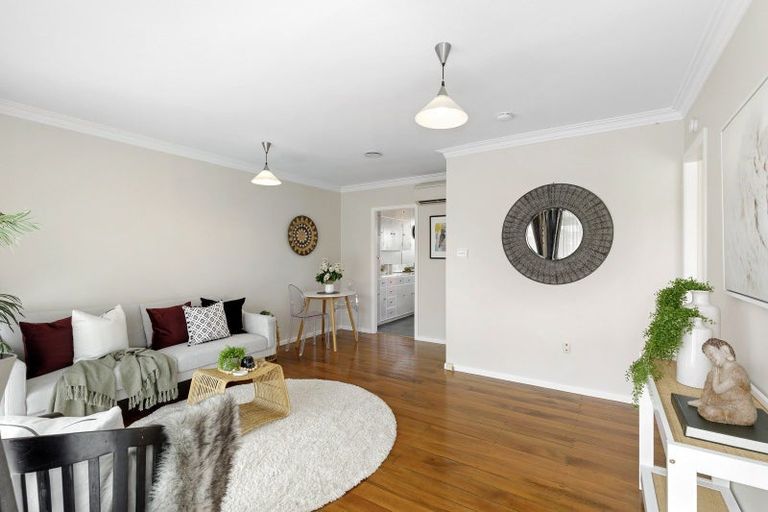 Photo of property in 1a Saulbrey Grove, Woburn, Lower Hutt, 5010