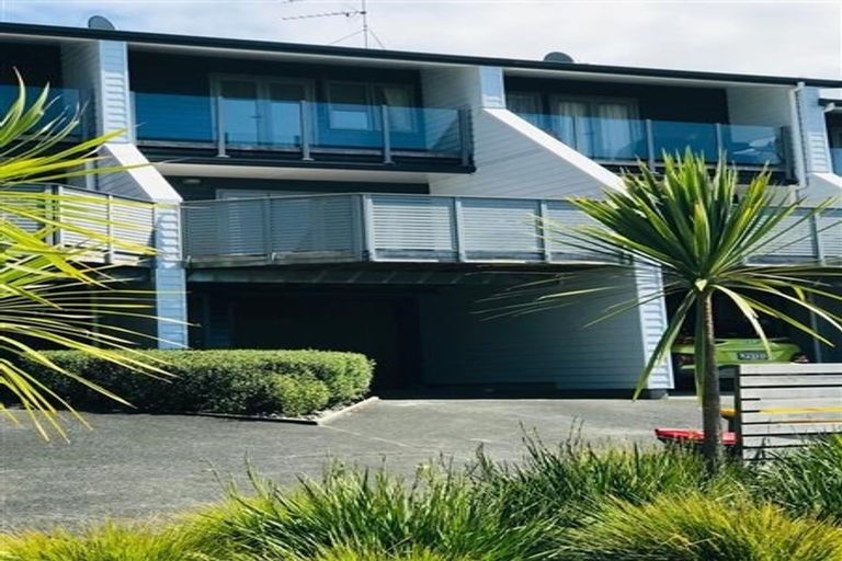 Photo of property in 3/17 Pannill Place, Oteha, Auckland, 0632