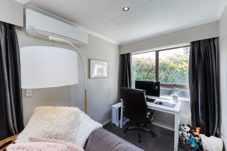 Photo of property in 17b Cecil Place, Cloverlea, Palmerston North, 4412