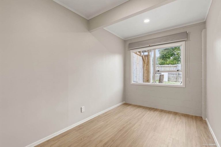 Photo of property in 16 Helena Street, Massey, Auckland, 0614